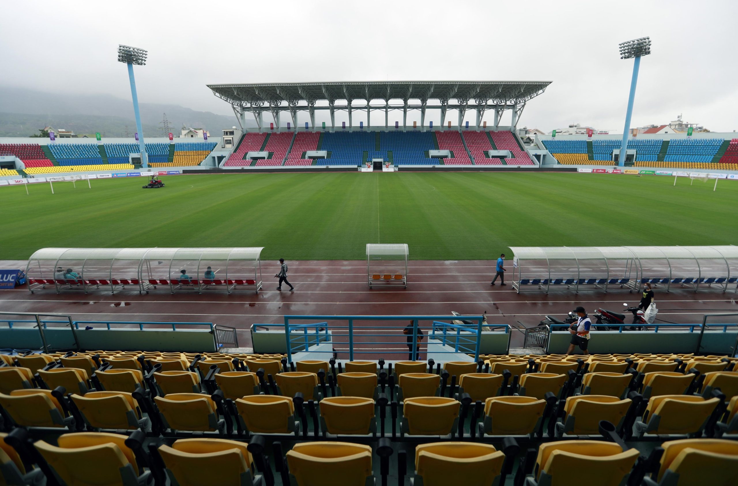 Sân vận động Cẩm Phả
