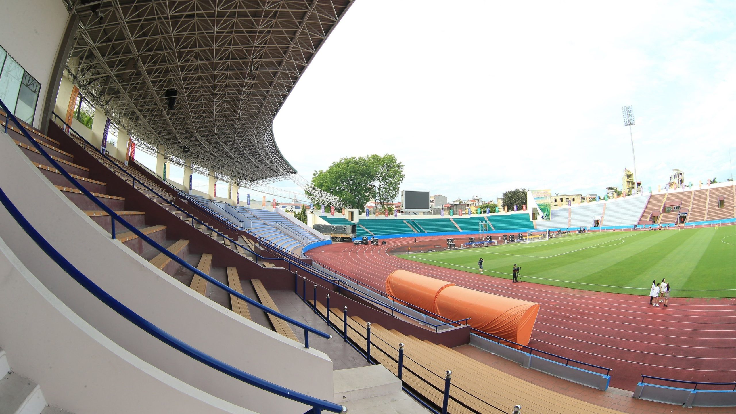 sân vận động Việt Trì