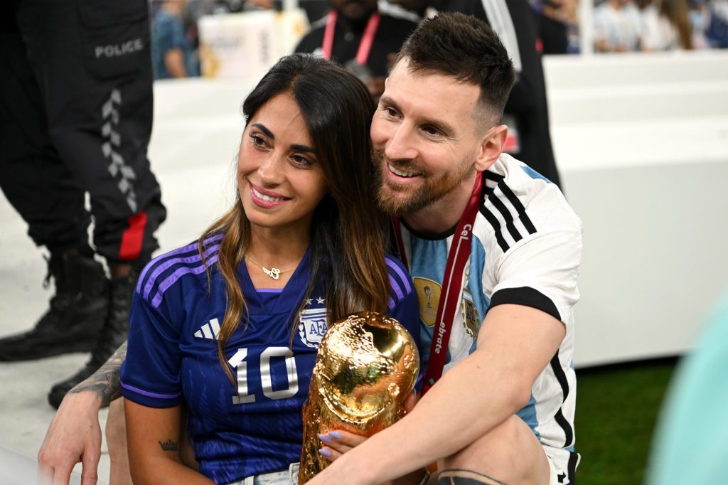 Messi và vợ: Chuyện tình của El Pulga và hạnh phúc gia đình viên mãn 2 Messi và vợ