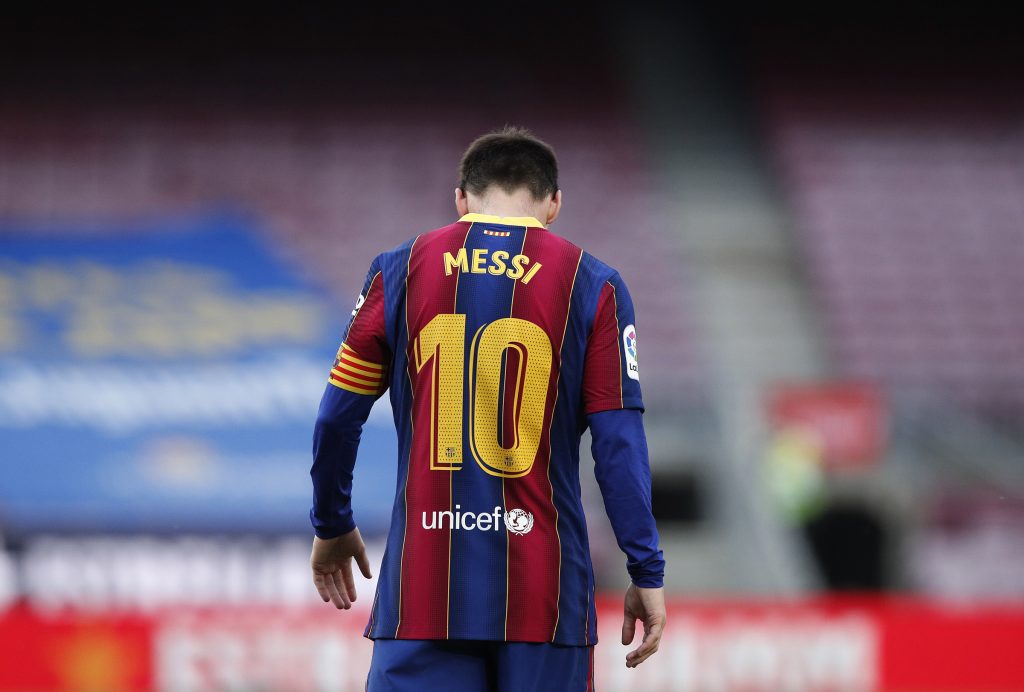 Messi ký hợp đồng