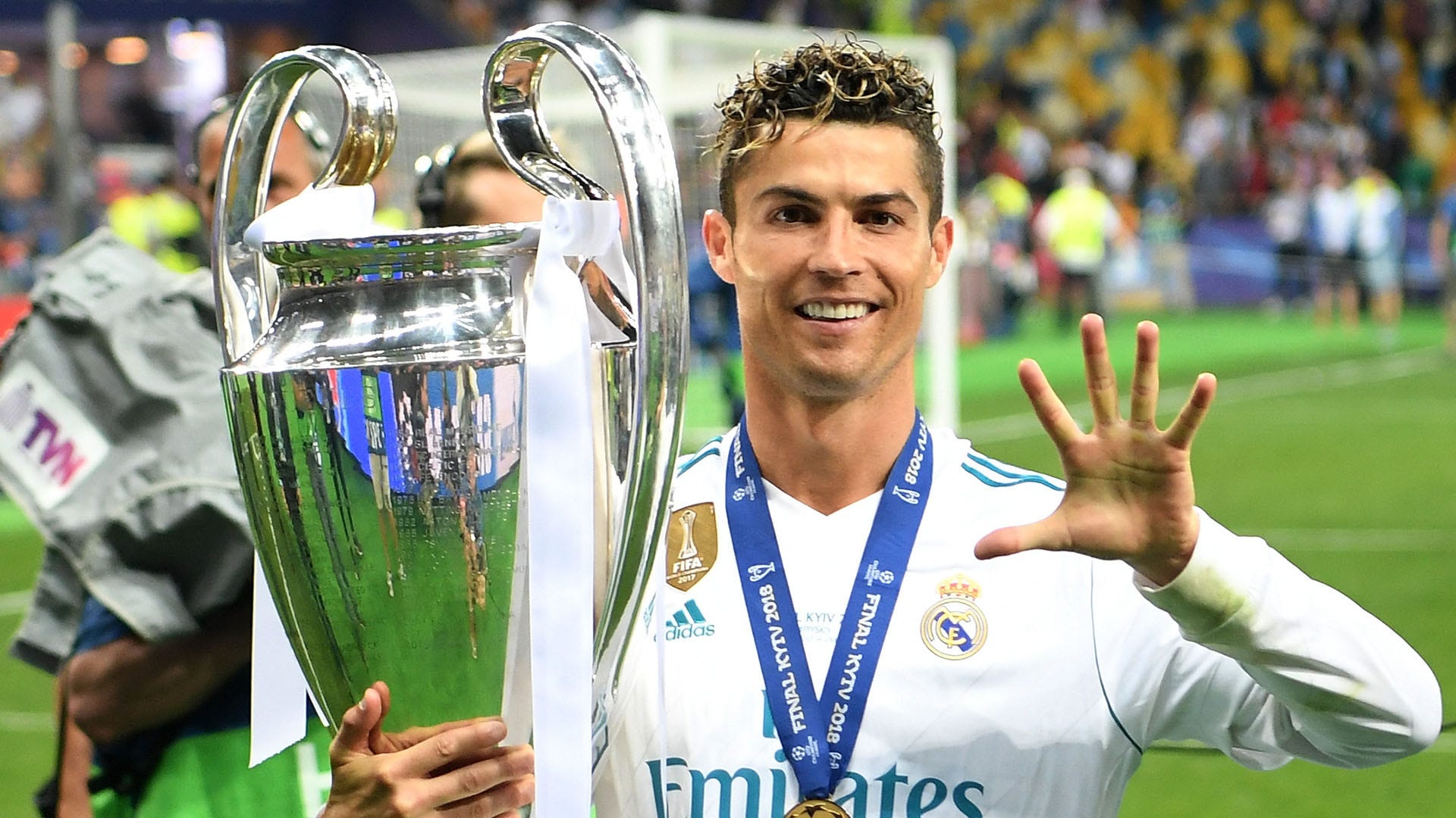 Vì sao Ronaldo rời Real Madrid